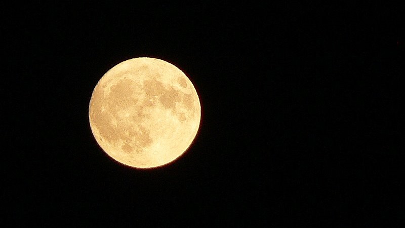 Image of the moon in a dark sky (Flickr: https://www.flickr.com/photos/dvs/210543681)